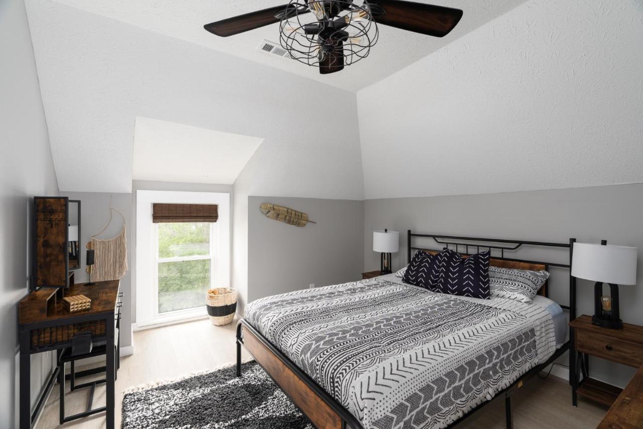 Hill 3 Bedroom Near Purdue! River & Park View West Lafayette
